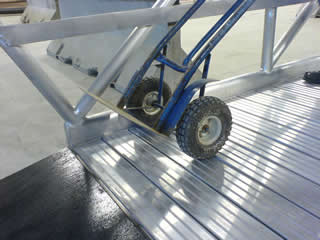 aluminum dock with curb