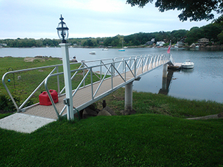 Aluminum pier and gangway